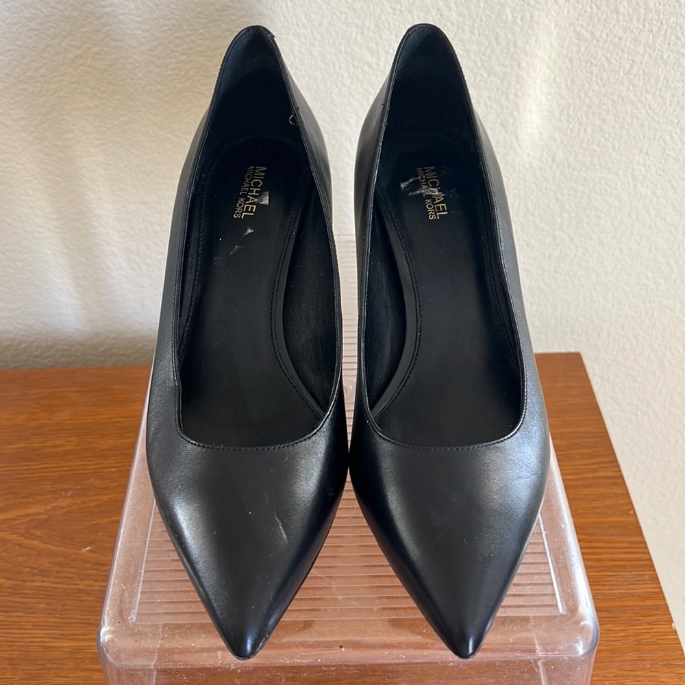 Michal Kors black  and gold heels sz 8.5